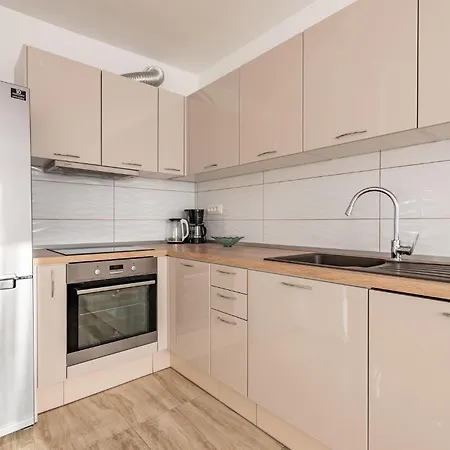 Apartament Gorgeous In With Kitchen *